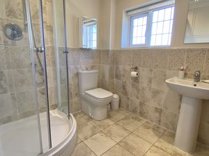 Master En-suite- click for photo gallery